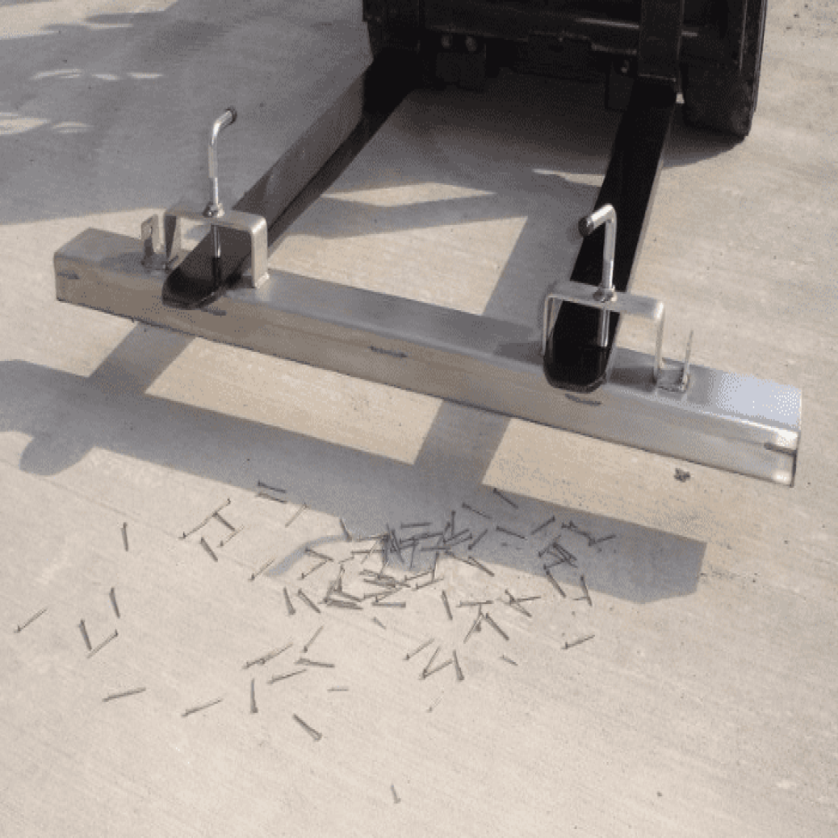 Fork Mounted Magnet - Type MM